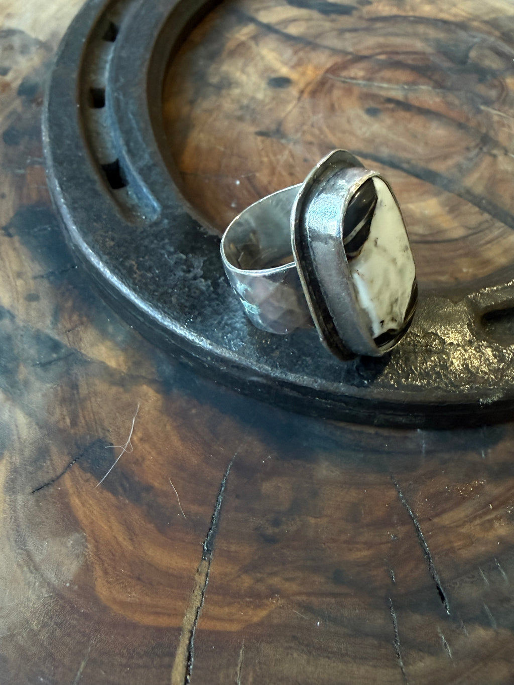 Dorothy Series | White Buffalo Patterned Silver Ring | Size 6