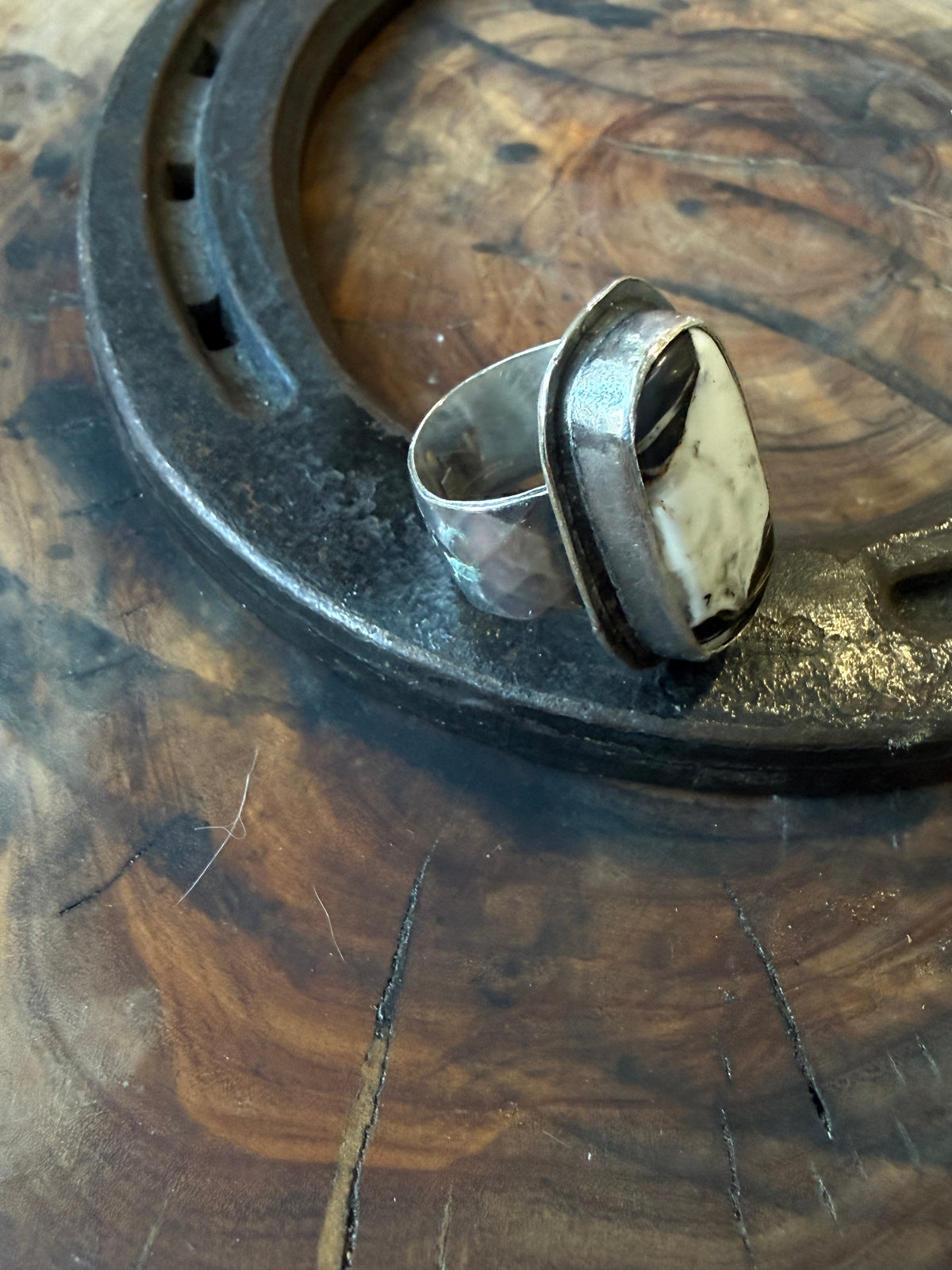 Dorothy Series | White Buffalo Patterned Silver Ring | Size 6