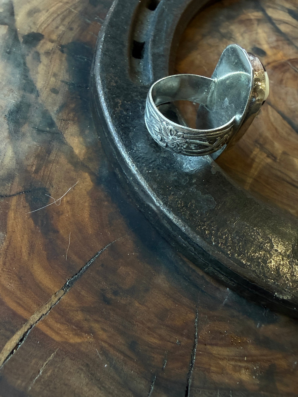 Dorothy Series | White Buffalo Patterned Silver Ring | Size 6