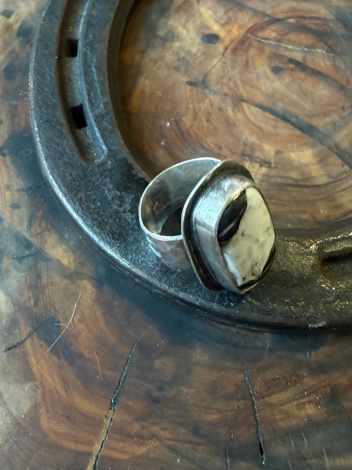 Dorothy Series | White Buffalo Patterned Silver Ring | Size 6