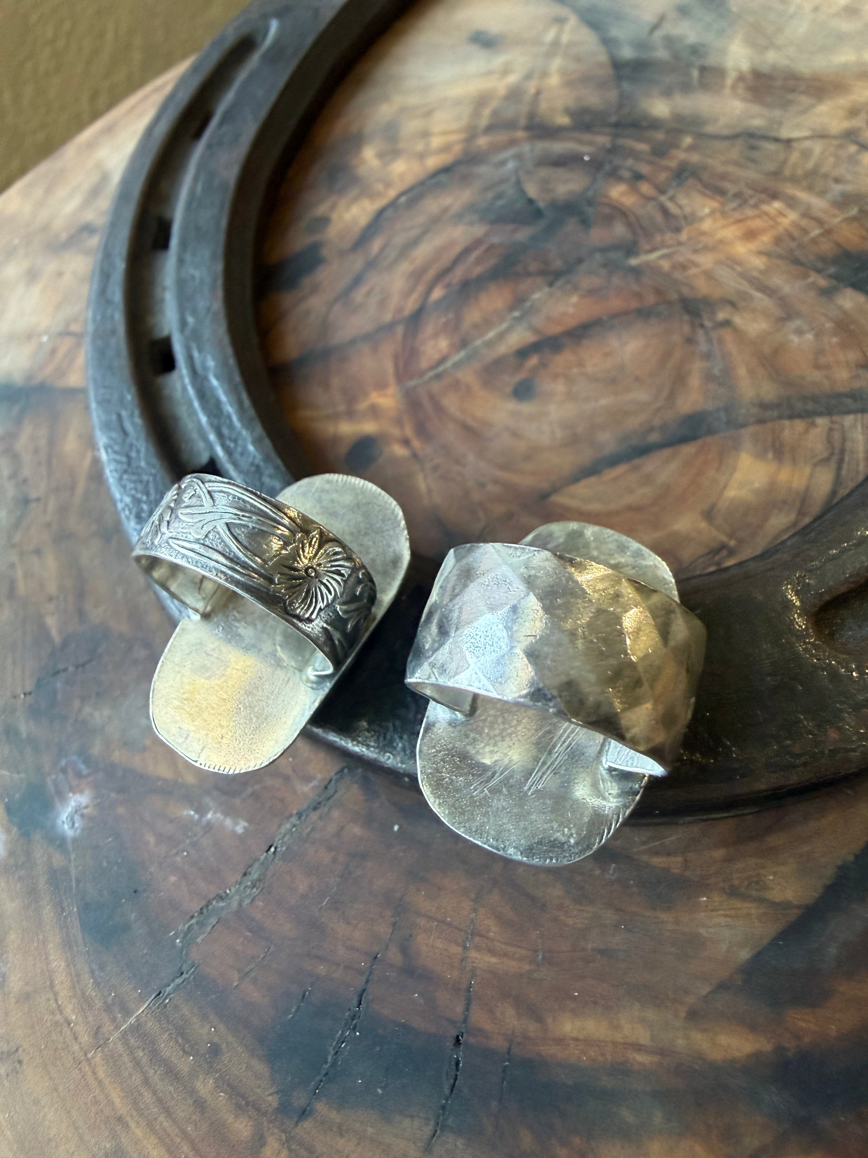 Dorothy Series | White Buffalo Patterned Silver Ring | Size 6
